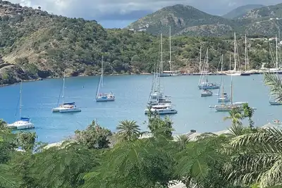 Image de Caribbean Blue, Galleon Beach, 3 bed/bath, Pool, Views, Beachfront Community.