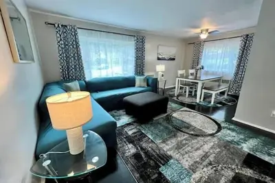 Turquoise Tranquility 2 Bedroom Apartment 13 Minutes to Downtown