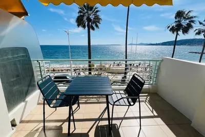 Image de Appartement confortable avec vue sur la mer