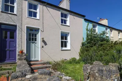 Image de No. 2 Coedwig Terrace, pet friendly, with open fire in Penmon
