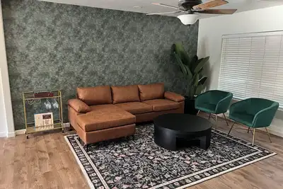 Image de 4Bed/2Bath - Vintage Vault w/ Pool