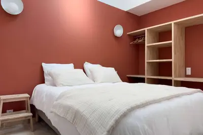 Image de Le Duplex Rouge - un appartement unique avec spa extérieur au coeur des remparts d'Aigues-Mortes!