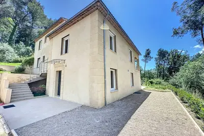Image de Provencal Escape: Charming House with Shared Pool in Le Rouret