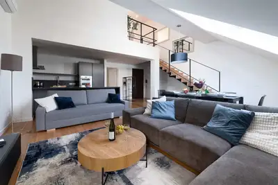 Image de Two-level apart with a terrace views Dancing House