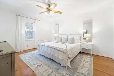 Image de Cozy Convenient Cottage - 3 bedroom 2 bathroom