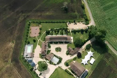 Image de Studio sur domaine avec psicnes à la campagne