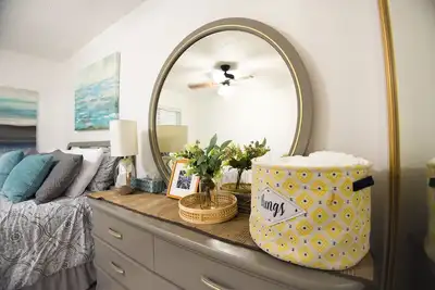 Image de Mid-Term Vacation Get away\/Travel work! Cozy 2bed Condo Country Club lifestyle.