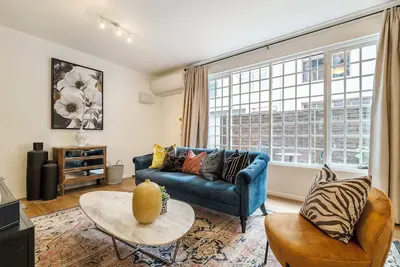 Image de Stunning Renovated Tudor-Style Townhouse In Cbd