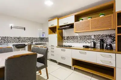 Image de Ap Com Suite, wi-fi 500mb, Estacionamento, Elevador, Cozinha Completa, Jr Catito