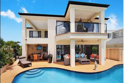 Image de Beautiful, Luxury, Water Front with Pool House (close to all amenities)