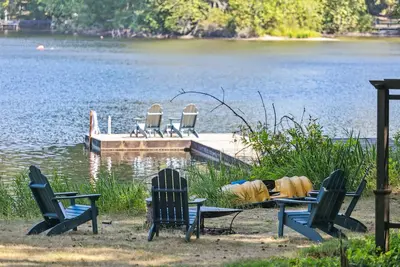 Image de Midcentury Waterfront Retreat w/hottub dock beach