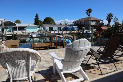 Image de Waterfront 3 bedroom home with gulf access. Newly remodeled. Deepwater canal.