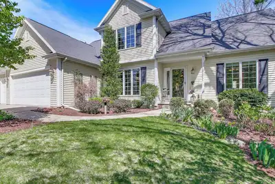 Image de Menasha Home w/ Patio - Walking Distance to Lake!