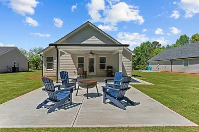Image de The 54th Cottage Close to Commerce Shopping