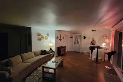 Image de Remodelled historic suite w/nautical boho decor, in the Unesco Town of Lunenburg