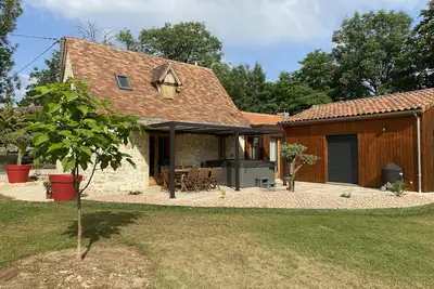 Image de Gîte de caractère en pierre avec son Jacuzzi proche Rocamadour et gouffre de Padirac