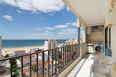 Appartement 'Quaint Beach View - Praia Da Rocha' avec vue sur mer, Wi-Fi et climatisation