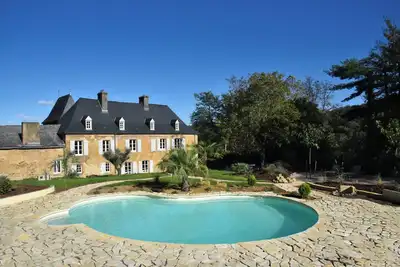 Image de Maison de campagne 'Des Salettes' avec piscine privée, terrasse privée et Wi-Fi