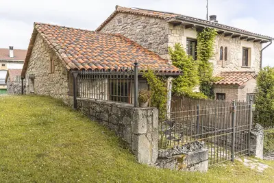 Image de Maison de campagne \"Villamoronta\" avec vue sur les montagnes, terrasse privée et Wi-Fi