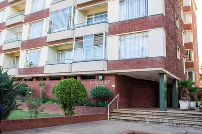 Image de Remarkable 2-Bed Apartment in Harare