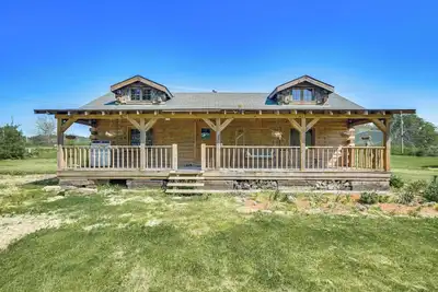 Image de Bellevue Log Cabin w/ Gas Grill & Creek Access