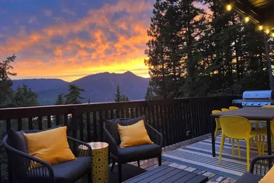 Image de 3 Bedroom Cabin with Lake & Mountain View!