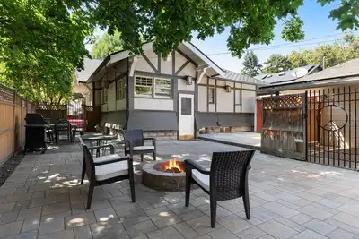 Image de Iconic NorthEnd Treasure w/ Porch Swing & Electric Fireplace | Private Office | Walk to Hyde Park!