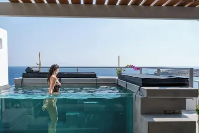 Image de Superior Apartment with Private Glass Pool & Shared Infinity Pool, Gym, Bar