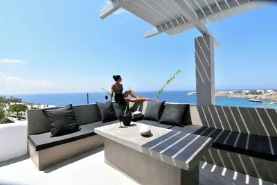 Image de Design Superior Suite with Clear Sea View, Shared Infinity Pool, Gym, Pool Bar