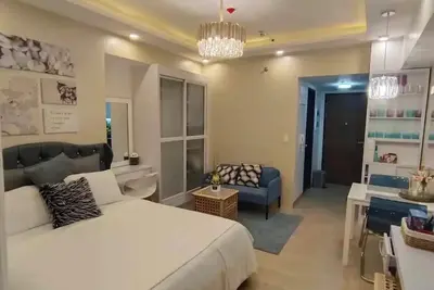 Image de Manhattan plaza 2 araneta cubao with Balcony karaoke, netflix, washing machine