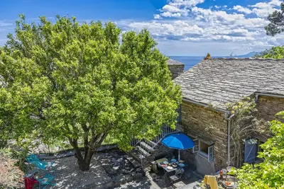 Image de La Bergerie, maison en pierre au centre du hameau de Pozzo