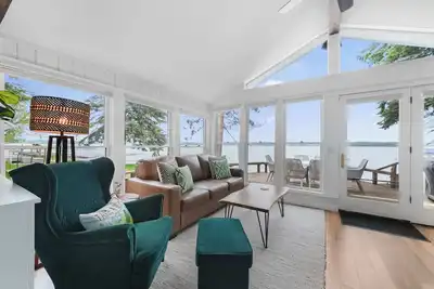 Image de Deckside Dreams on Crystal Lake