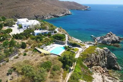 Fully Catered Vila in Cycladic in Posidonia