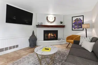 Image de Large Home|5br|Mins From Kc|Fenced Yard