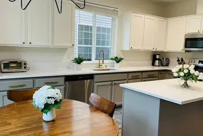 Image de This house is a 5 bedroom(s), 3 bathrooms, located in Hillsboro, Or.