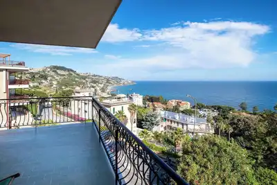 Image de Luminoso e panoramico 150mq sul golfo di Sanremo - ideale per vacanza famiglia
