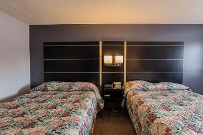 Image de Coratel Inn and Suites By Jasper Hastings - Standard 2 Queen Bed Non Smoking