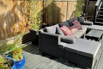 Image de Private Vancouver home in a wonderful neighbourhood.