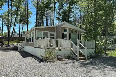Image de Charming Pet-Friendly Cottage in Point Sebago Resort - Perfect for Families!