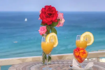 Image de Chambre avec terrasse et vue imprenable sur la baie de Citara.