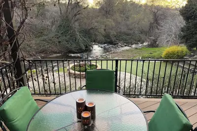 Image de Cool off and Relax at the Little River Hideaway! Reserve your spot now!