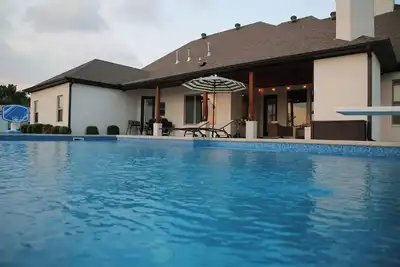 Image de Peaceful 10-Acre Retreat with Pool & Theater Room: 7 mi. from U of A