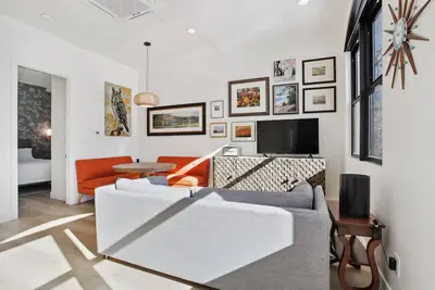 Image de Fantastic Downtown Golden Location! Close to everything! Completely remodeled!