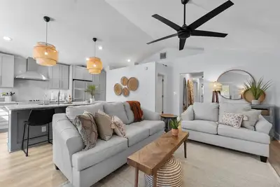 Image de Walkable, Pet-Friendly, Best Location on the Beach