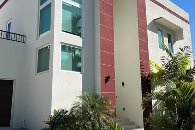 Image de Entire 4 Bedroom Home w/ Private Swimming Pool - Family friendly on Smb Corridor