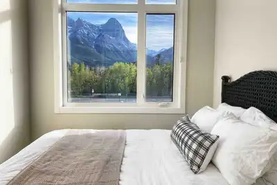 Image de Modern Mountain Townhouse: private garage/entrance