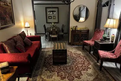 Image de Your stay at our \"Cajun Gold Getaway\" promises to be unforgettable. 5 Bedrooms!