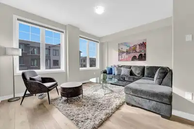 Image de This townhouse is a 3 bedroom(s), 1. 5 bathrooms, located in Cambridge, On.