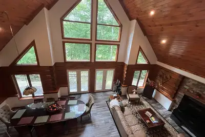 Image de Magnificent and private forested retreat at the Highland House!