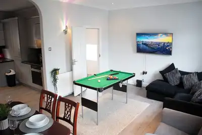 Image de Bright Private Terrace | Private Parking | WiFi | Tv | Hot Tub Shower